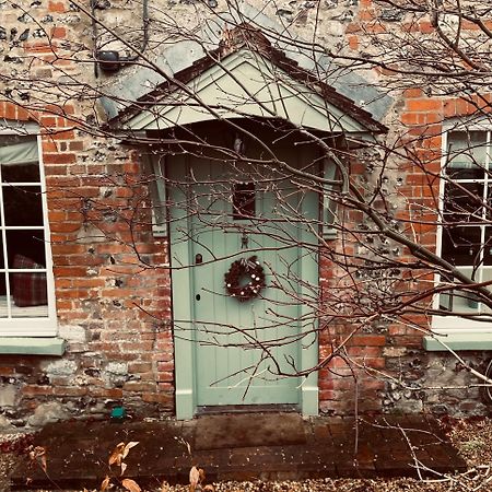 Historic, Traditional & Spacious Wiltshire Cottage Shrewton Extérieur photo