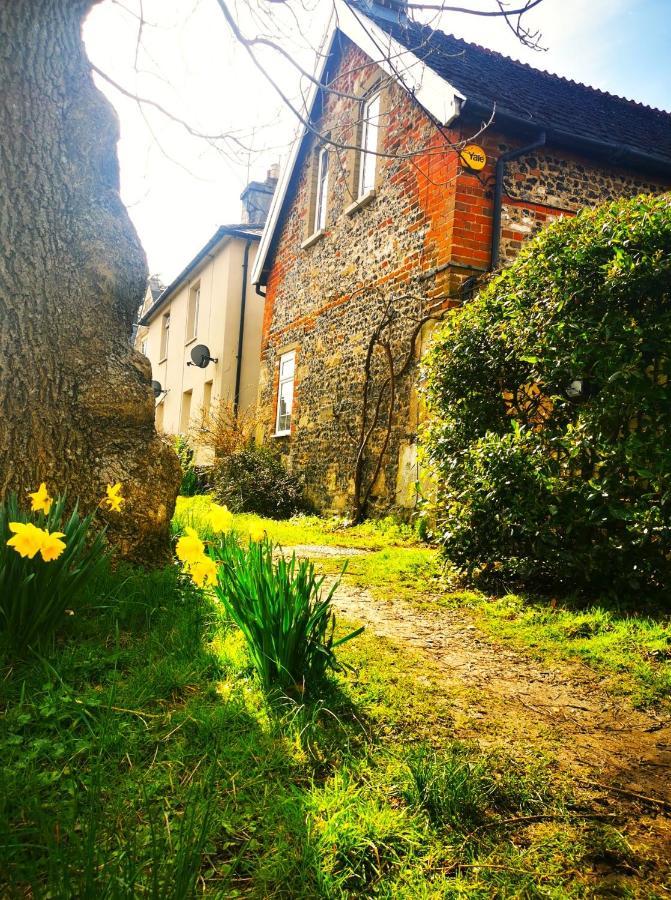 Historic, Traditional & Spacious Wiltshire Cottage Shrewton Extérieur photo