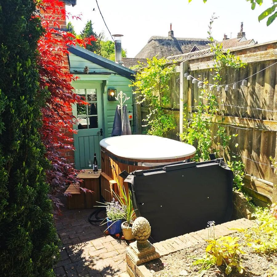 Historic, Traditional & Spacious Wiltshire Cottage Shrewton Extérieur photo