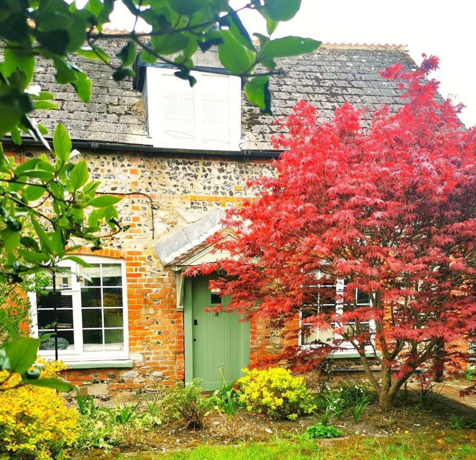 Historic, Traditional & Spacious Wiltshire Cottage Shrewton Extérieur photo